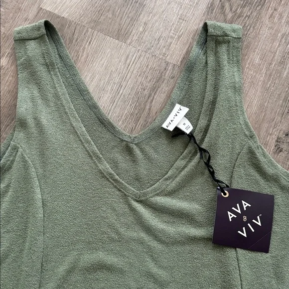 Ava & Viv Olive Green V-Neck Tank - Picture 2 of 3